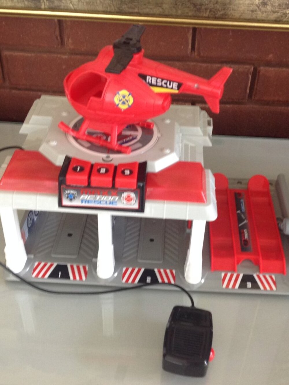 Maxx Action Rescue Station with Helecopter working Intercom, lights & Sound - Picture 8 of 9